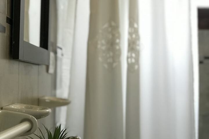 Room 26 of 33