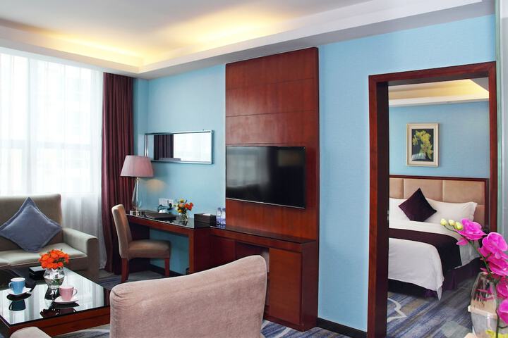 Room 7 of 19