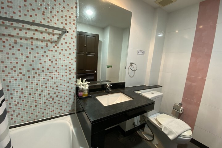 Room 65 of 95