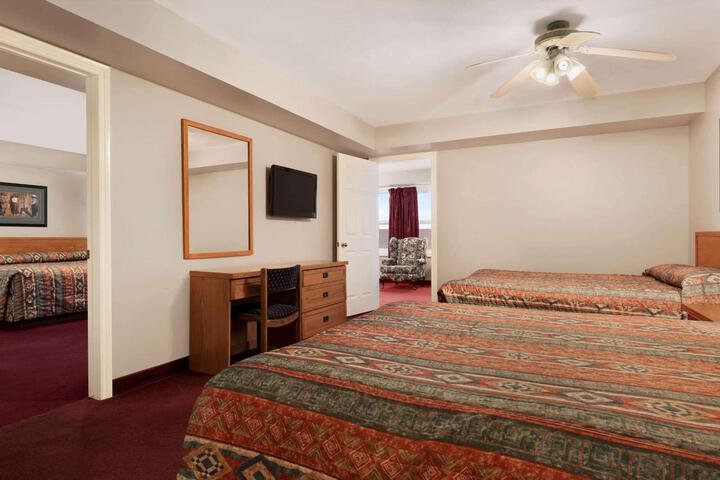 1 Queen Bed Exterior Accessible (29 of 39)