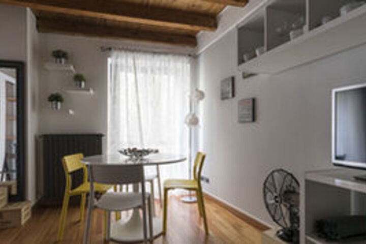 Room 10 of 12