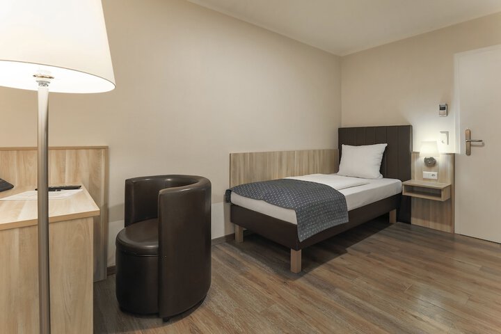 Room 5 of 63