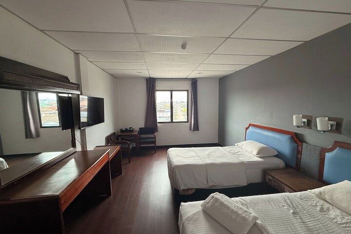 Room 32 of 86