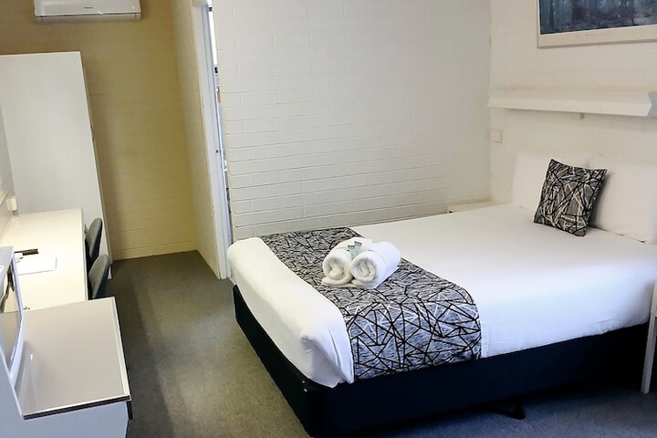 Room 27 of 70