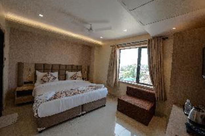 Room 9 of 35