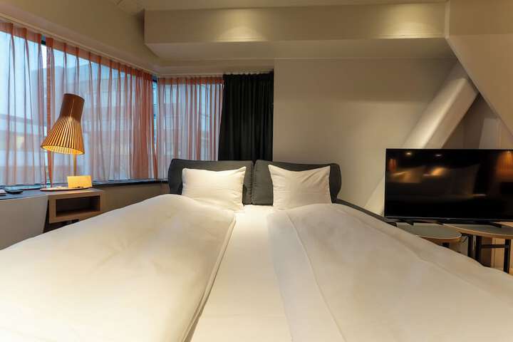 Room 28 of 67