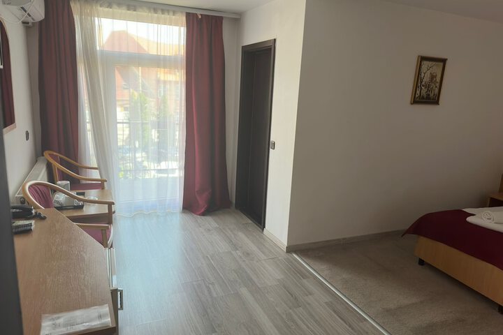 Room 50 of 83