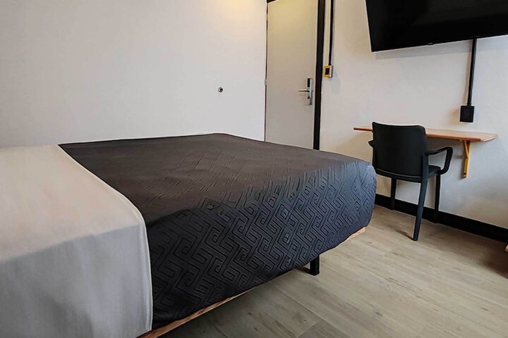 Room 7 of 16