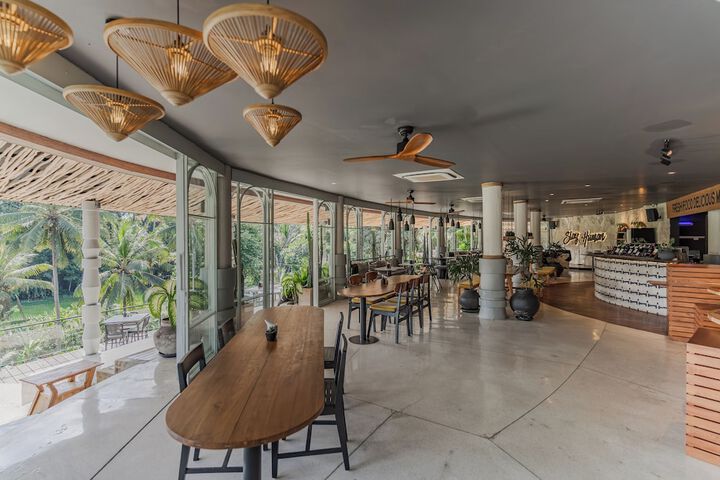 Dining 109 of 142