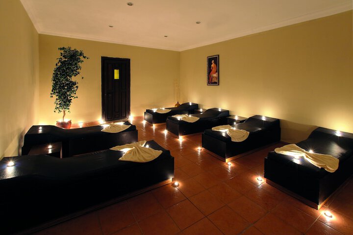 Room 40 of 77