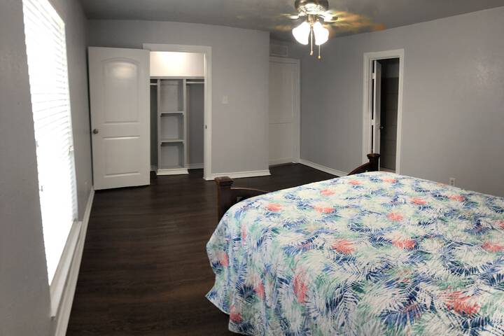 Room 4 of 5