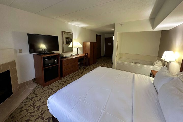 1 King Bed (12 of 16)