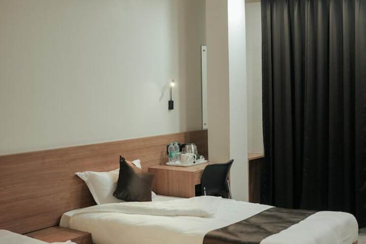 Room 16 of 37