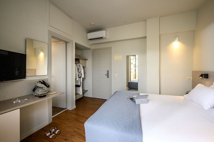 Room 6 of 40