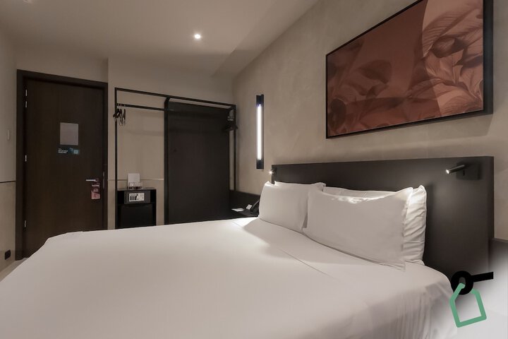 Room 6 of 27