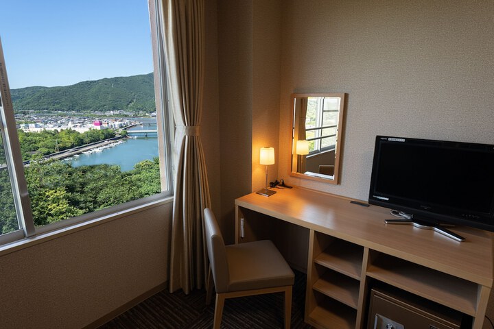 Room 9 of 107