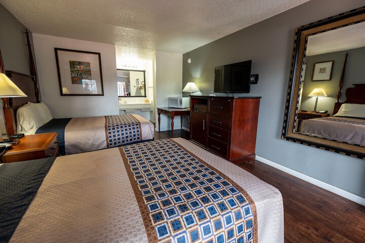 2 Double Beds (7 of 15)
