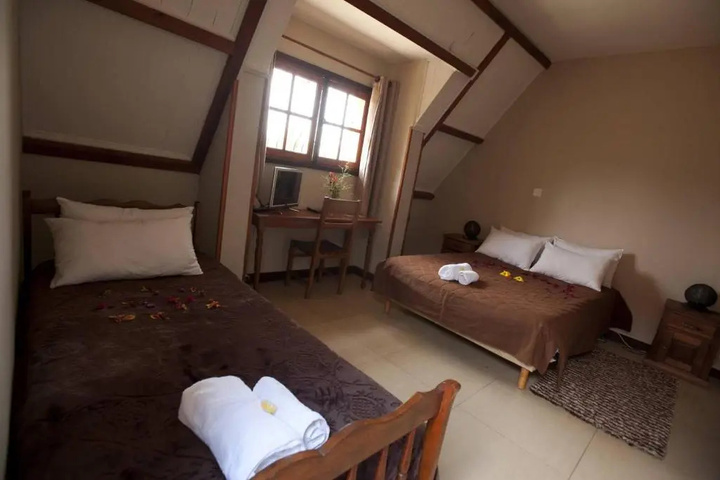 Room 2 of 18