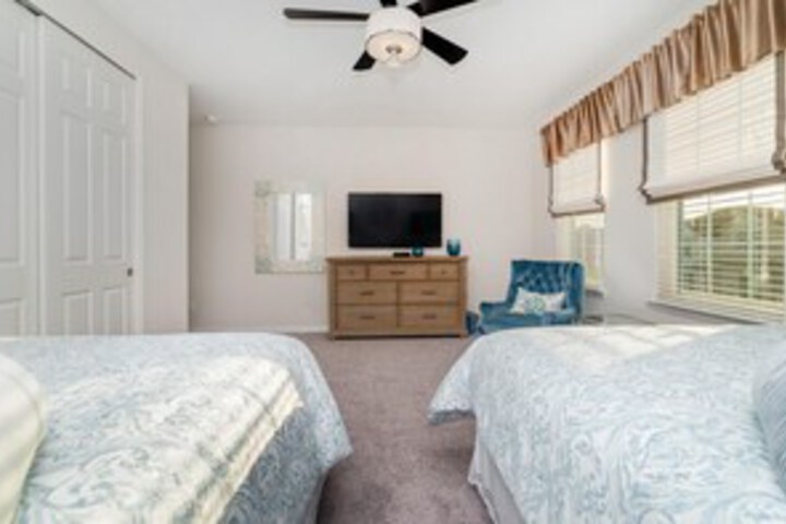 Room 33 of 41