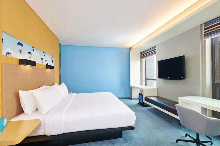 Room 10 of 27