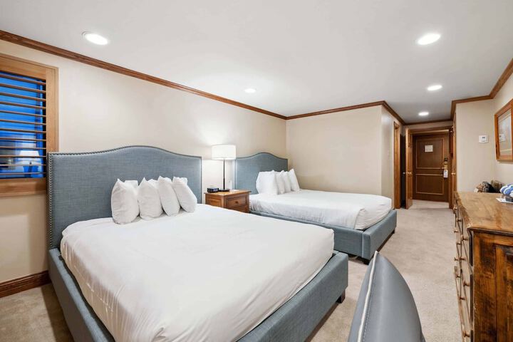 Room 40 of 192