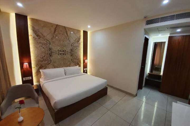 Room 5 of 30