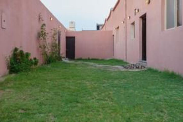 Hotel Exterior 4 of 38