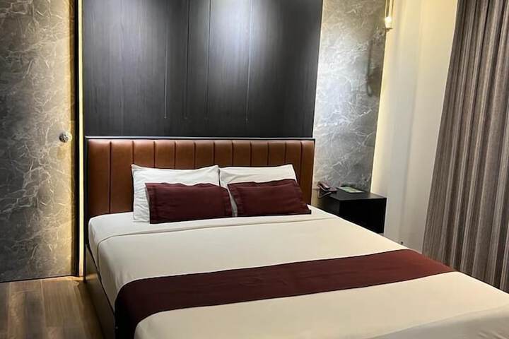 Room 5 of 20
