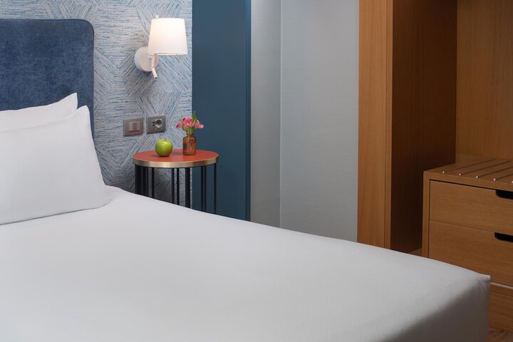 Room 33 of 79