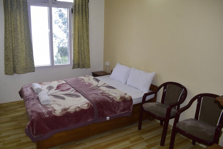 Room 10 of 18