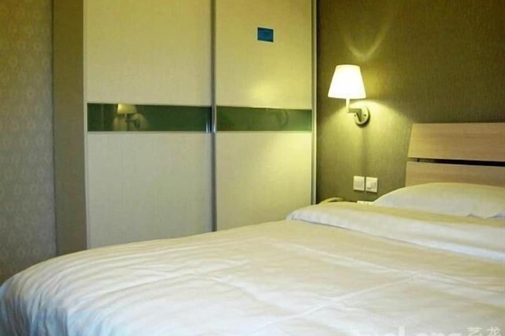 Room 13 of 27