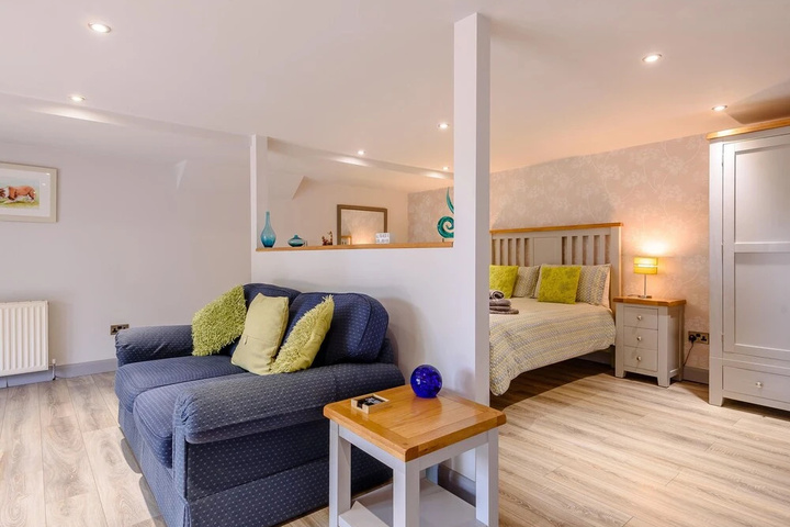 Room 4 of 14