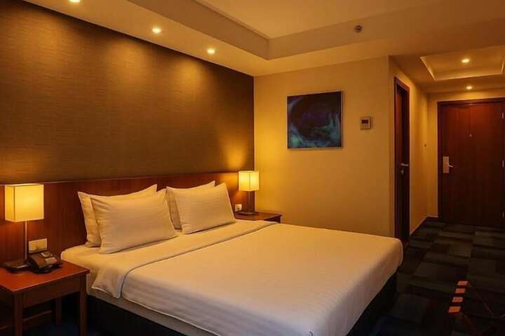 Room 19 of 34