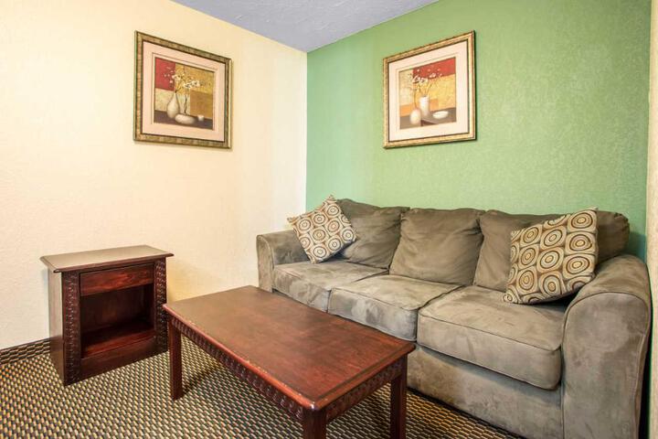 1 King Bed (5 of 8)