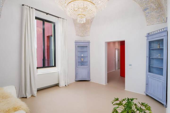 Room 18 of 65
