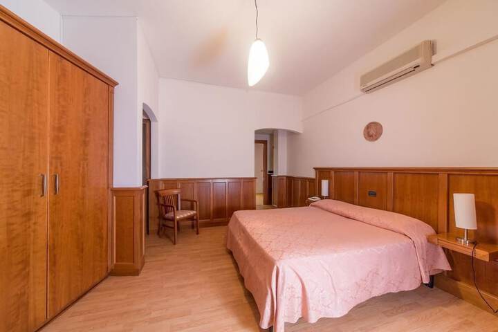 Room 5 of 31