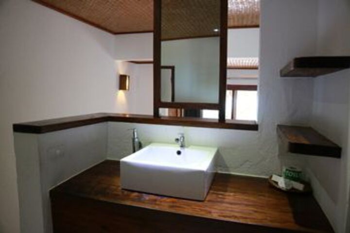 Room 9 of 42
