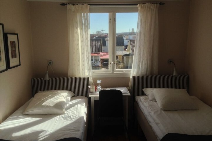 Room 4 of 36