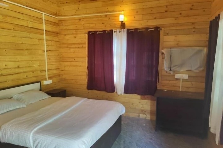 Room 4 of 15
