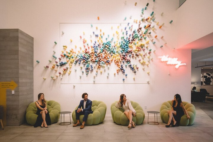 Lobby lounge