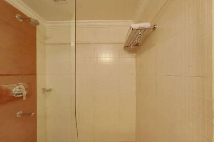 Room 9 of 17