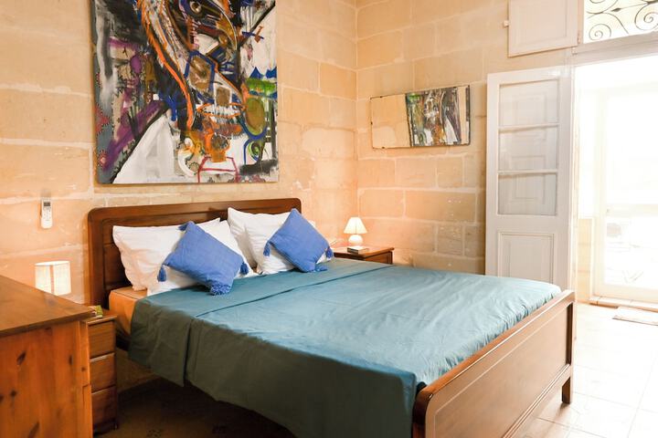 Room 8 of 40