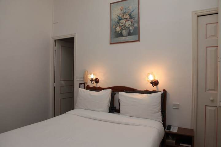 Room 4 of 44