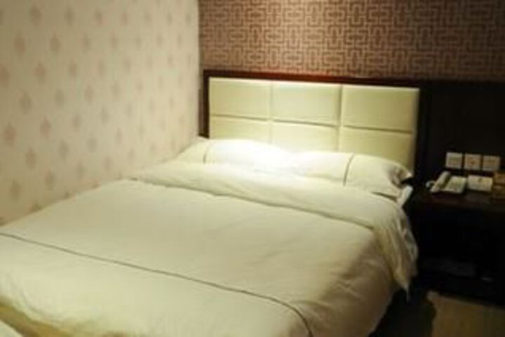 Room 4 of 7