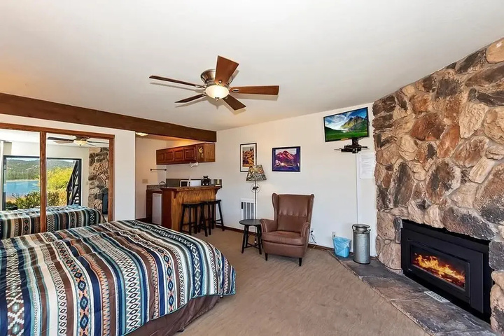 Room 6 of 22
