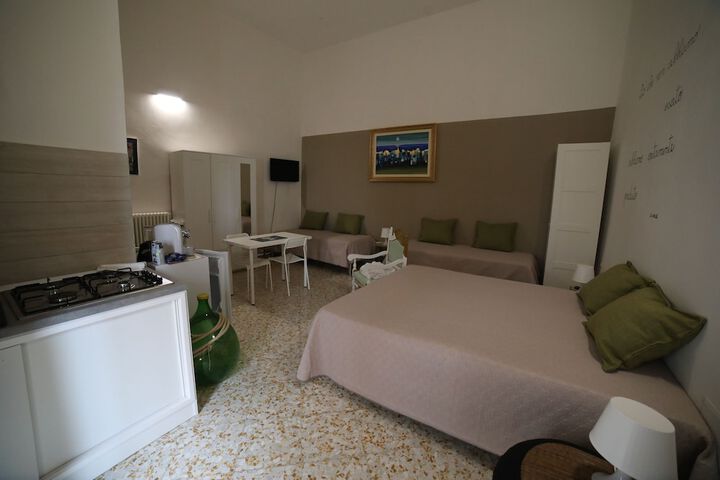 Room 10 of 36