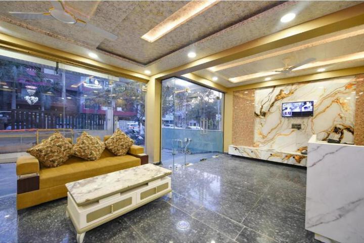 DM 1664 Premium Stay near Unitech Cyber Park