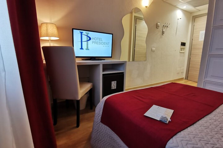 Room 34 of 76