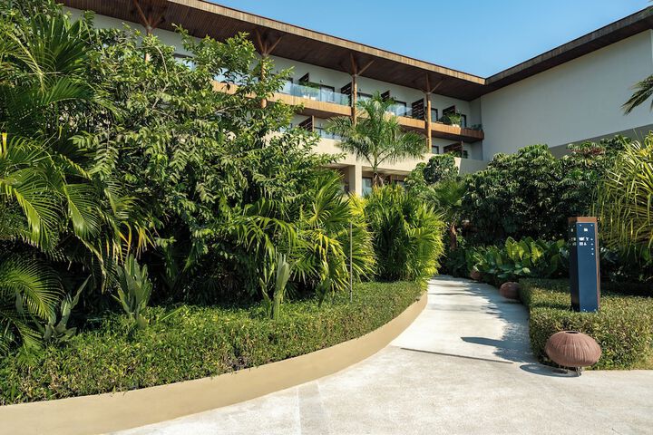 Hotel Exterior 524 of 599
