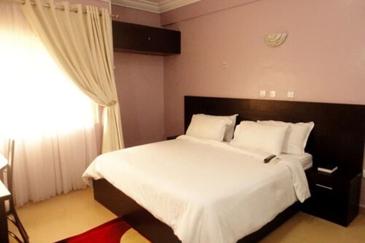 Room 10 of 35